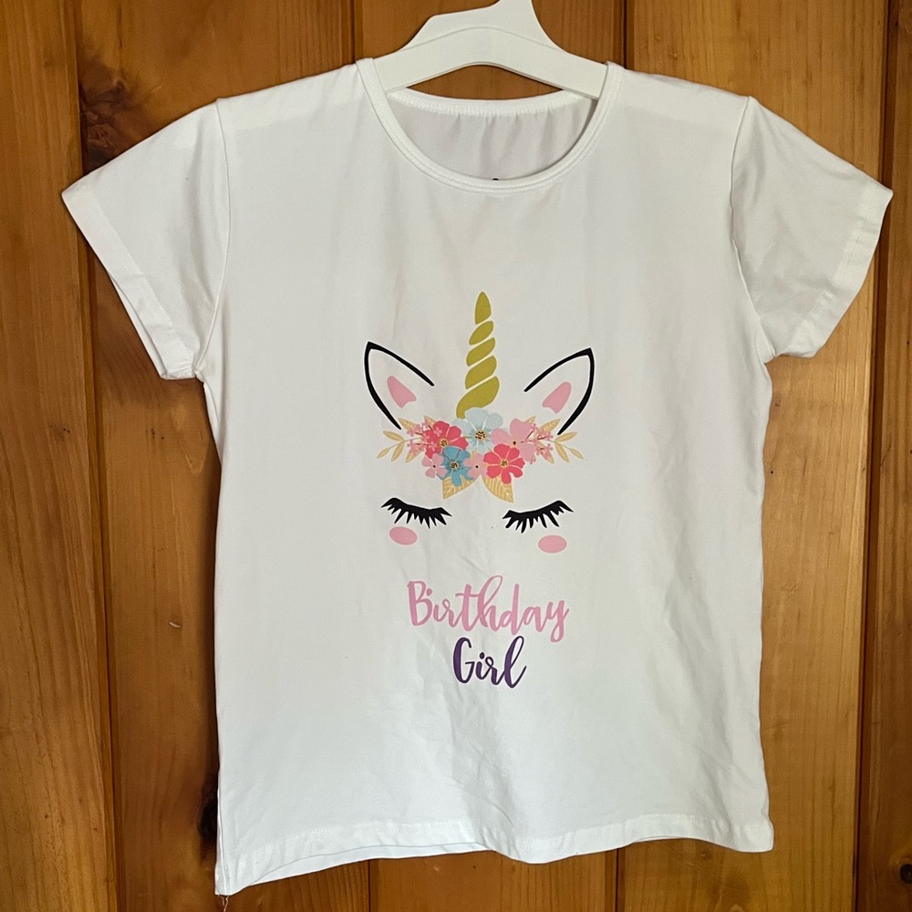 Little girl unicorn birthday t-shirt.